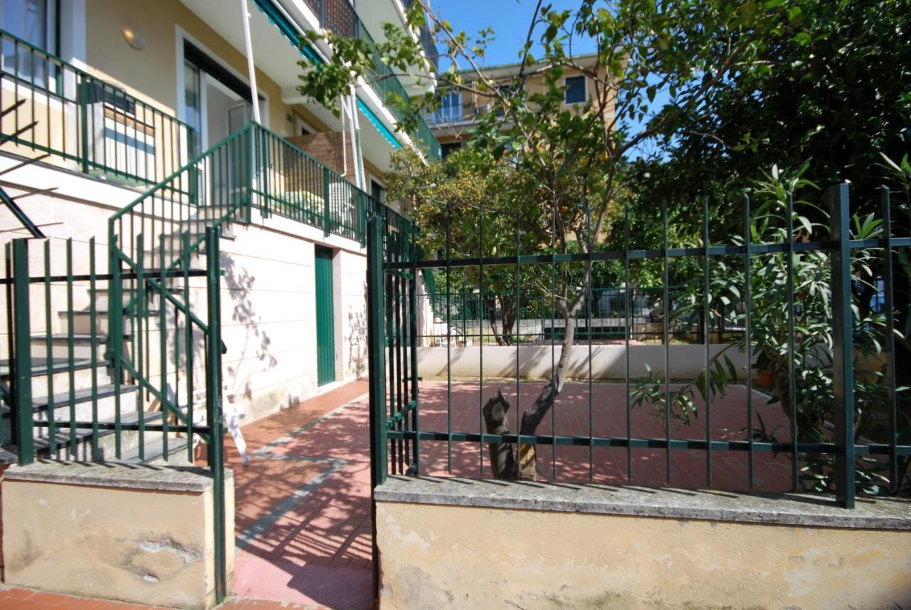 פינאלה ליגורה Appartamenti Con Giardino E Posto Auto Per Famiglie מראה חיצוני תמונה