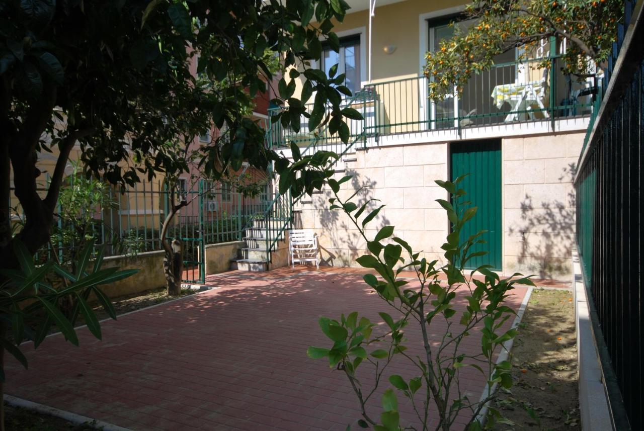 פינאלה ליגורה Appartamenti Con Giardino E Posto Auto Per Famiglie מראה חיצוני תמונה